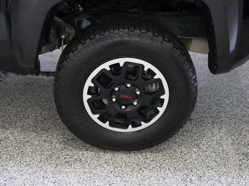 Certified 2025 Toyota Tacoma TRD Off-Road AWD/4WD image 10