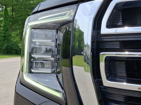 Used 2022 GMC Yukon SLT w/ SLT Premium Package AWD/4WD image 28