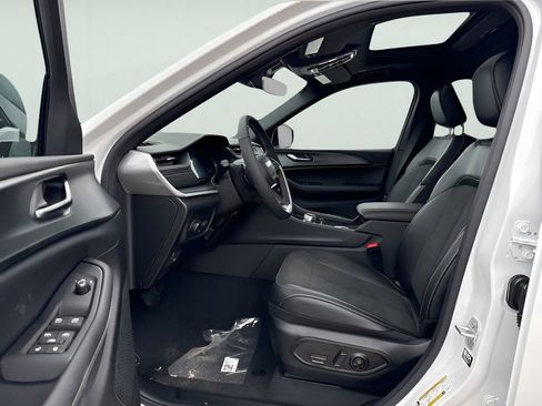 New 2025 Jeep Grand Cherokee L Altitude AWD/4WD image 24