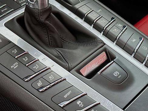 Certified 2021 Porsche Macan AWD/4WD image 21