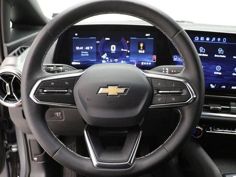 Used 2026 Chevrolet Equinox EV LT w/ Comfort Package image 17