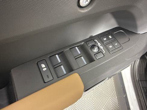 New 2026 Land Rover Defender 130 X-Dynamic SE AWD/4WD image 13
