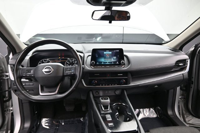 Used 2025 Nissan Rogue SV FWD image 17