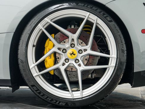 Used 2015 Ferrari FF image 11