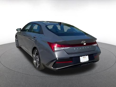 Used 2025 Hyundai Elantra SEL image 11