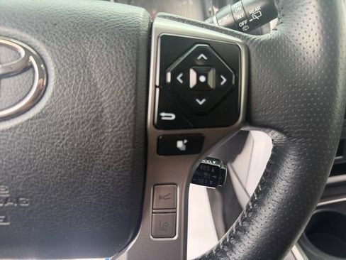 Used 2022 Toyota 4Runner SR5 Premium w/ Moonroof Package RWD image 31