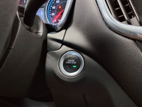 Used 2020 Chevrolet Equinox LT FWD image 24