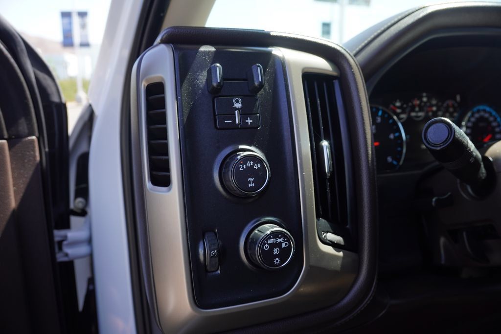 Used 2018 GMC Sierra 2500 Denali w/ Duramax Plus Package AWD/4WD image 19