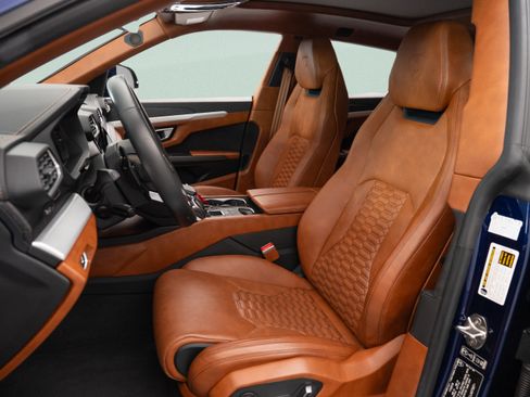 Used 2020 Lamborghini Urus AWD/4WD image 11