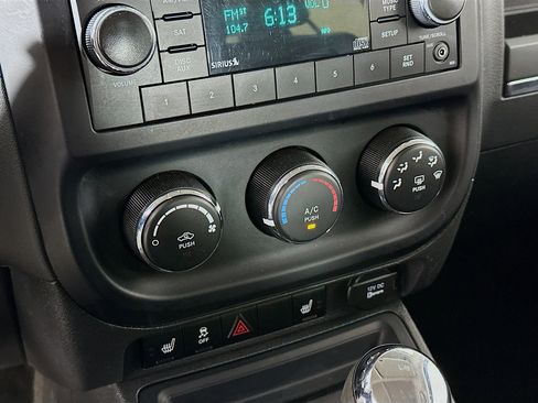 Used 2017 Jeep Patriot Sport w/ Power Value Group AWD/4WD image 19