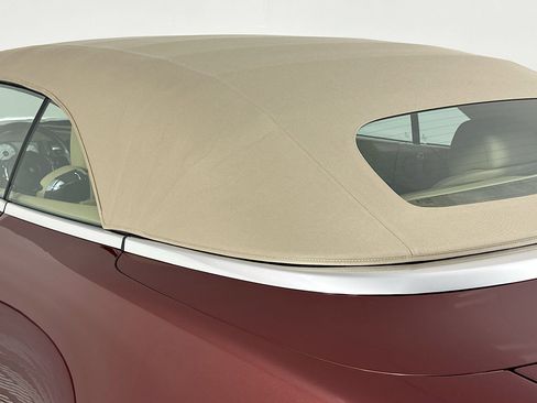 Certified 2017 Rolls-Royce Dawn RWD image 29