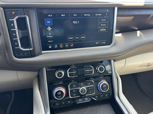 Used 2021 GMC Yukon Denali w/ Denali Premium Package RWD image 4