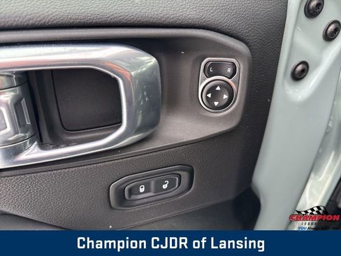 Used 2024 Jeep Wrangler Sahara image 15