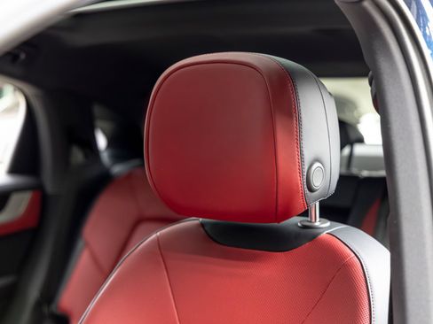 Certified 2025 Porsche Cayenne Coupe AWD/4WD image 28