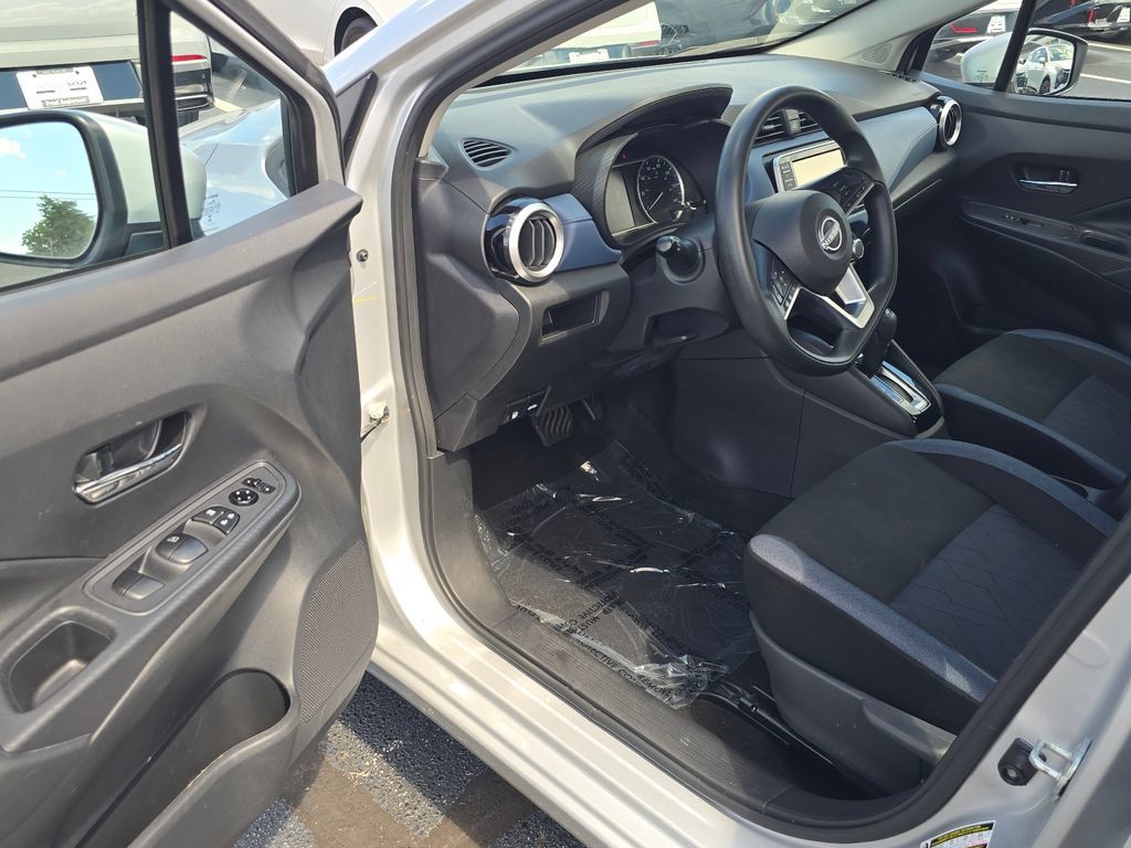 Used 2025 Nissan Versa SV FWD image 9
