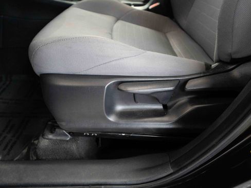 Used 2023 Toyota Corolla Cross SE image 12