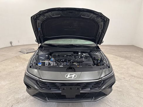 Used 2025 Hyundai Elantra SEL FWD image 17
