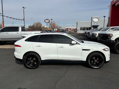 Used 2019 Jaguar F-PACE Premium image 3