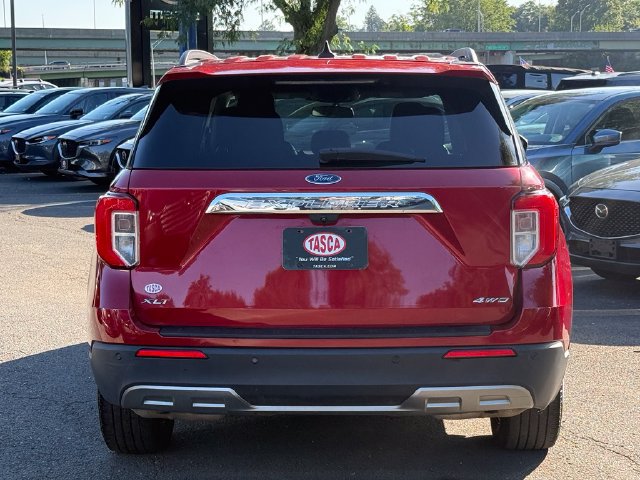 Used 2022 Ford Explorer XLT w/ Equipment Group 202A AWD/4WD image 8