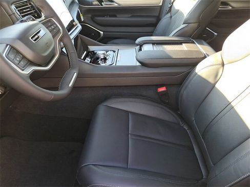 New 2026 Jeep Grand Wagoneer Base image 16