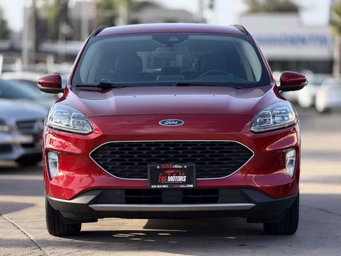 Used 2020 Ford Escape Titanium FWD image 3