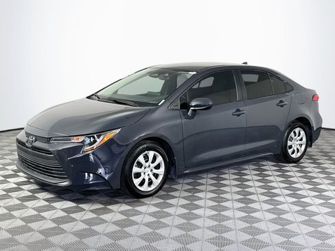 Used 2025 Toyota Corolla LE FWD image 4