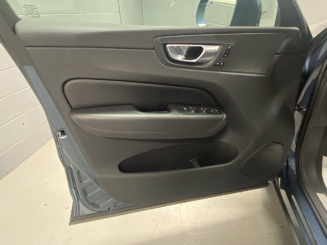 Certified 2023 Volvo XC60 B5 Plus AWD/4WD image 8