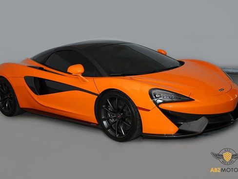 Used 2018 McLaren 570S Spider image 2