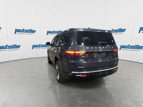 Used 2023 Jeep Wagoneer Series III w/ Premium Group I AWD/4WD image 9
