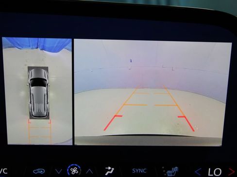 Used 2025 Chevrolet Traverse LT w/ Enhanced Driving Package FWD image 13