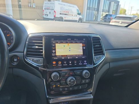 Used 2021 Jeep Grand Cherokee Laredo X RWD image 12