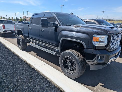 Used 2019 GMC Sierra 2500 Denali w/ Duramax Plus Package AWD/4WD image 5