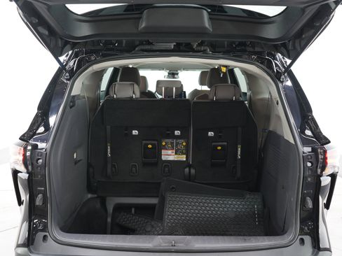 Used 2024 Toyota Sienna LE AWD/4WD image 17