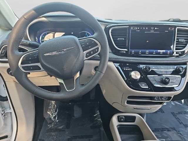 Used 2023 Chrysler Pacifica Touring-L FWD image 13