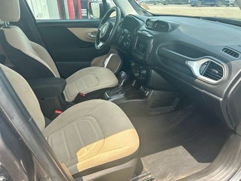 Used 2020 Jeep Renegade Latitude FWD image 37