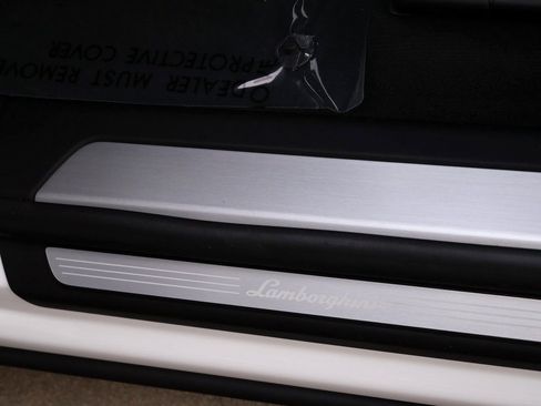 Used 2025 Lamborghini Urus SE image 18