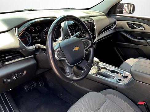 Used 2021 Chevrolet Traverse LT image 17