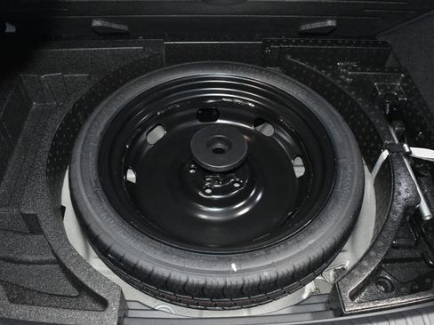 New 2025 Volkswagen Taos SE image 25