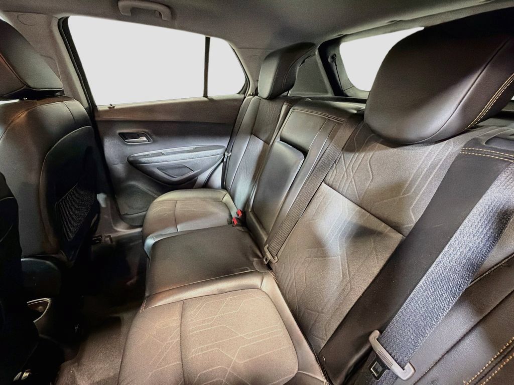 Used 2019 Chevrolet Trax LT w/ LT Convenience Package FWD image 23