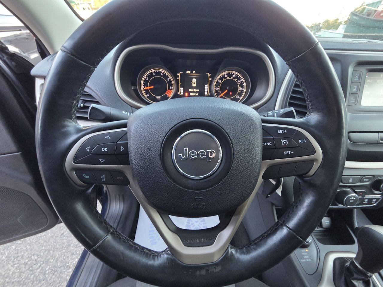 Used 2015 Jeep Cherokee Sport w/ Cold Weather Group AWD/4WD image 25
