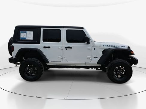 Used 2024 Jeep Wrangler Unlimited image 3