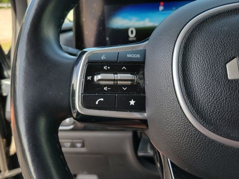 Used 2022 Kia Carnival SX Prestige image 24