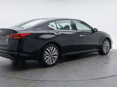Used 2025 Nissan Altima 2.5 SV FWD image 9
