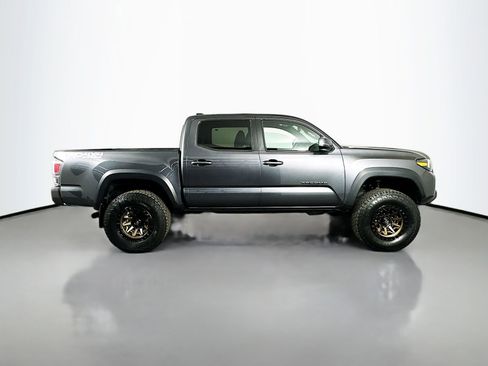Used 2021 Toyota Tacoma TRD Off-Road w/ TRD Premium Off Road Package AWD/4WD image 8