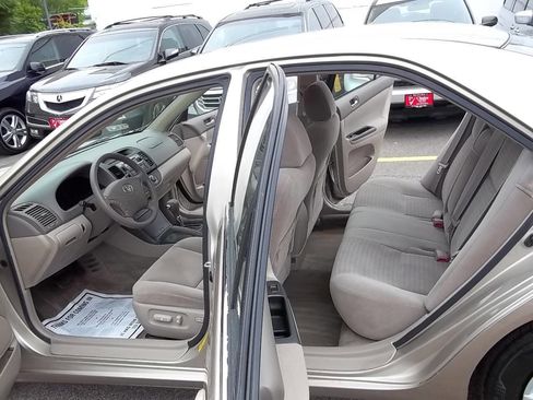 Used 2006 Toyota Camry LE FWD image 3