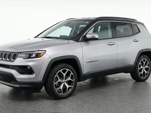 Used 2025 Jeep Compass Limited AWD/4WD image 3