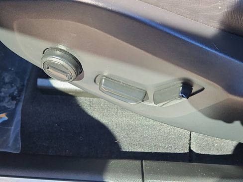 Used 2023 Volvo XC60 B5 Core image 23