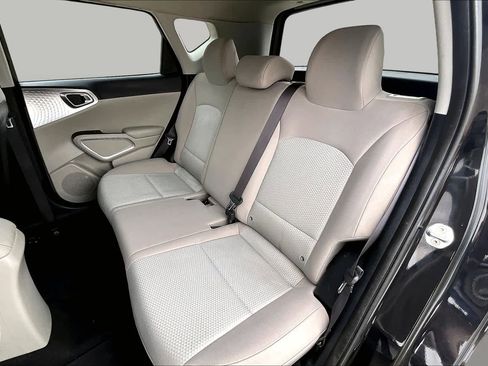 Used 2020 Kia Soul LX FWD image 19