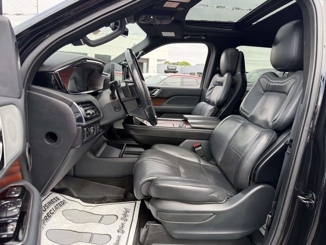 Used 2023 Lincoln Navigator Reserve AWD/4WD image 9