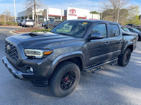 Used 2022 Toyota Tacoma TRD Sport image 2